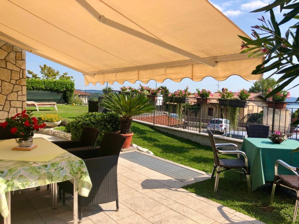 Bed and Breakfast Il Sasso Bianco Comerio Esterno foto