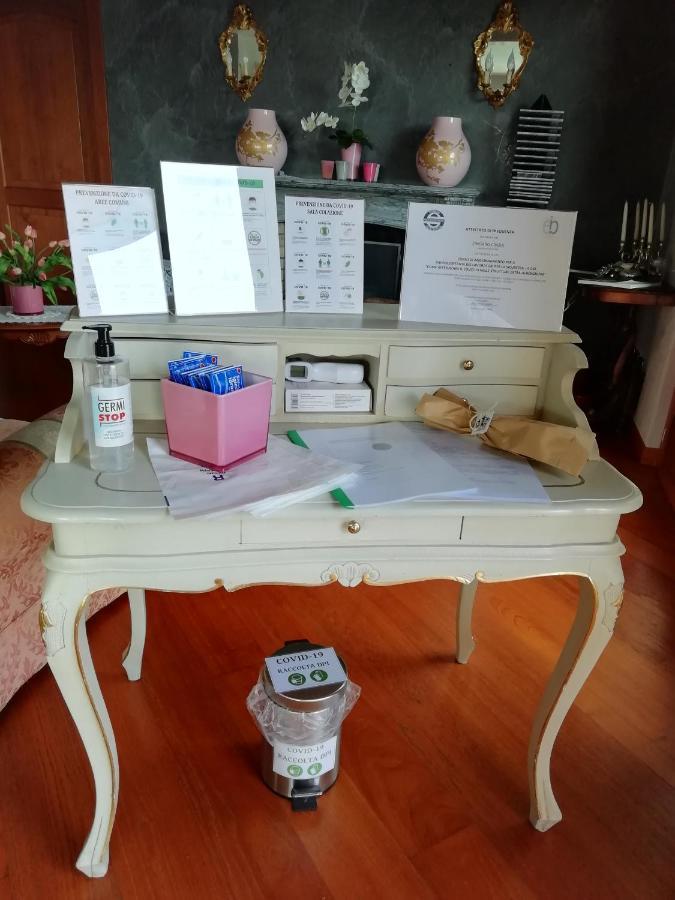 Bed and Breakfast Il Sasso Bianco Comerio Esterno foto
