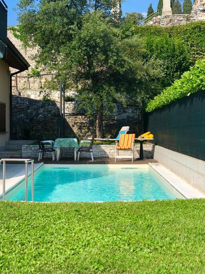 Bed and Breakfast Il Sasso Bianco Comerio Esterno foto
