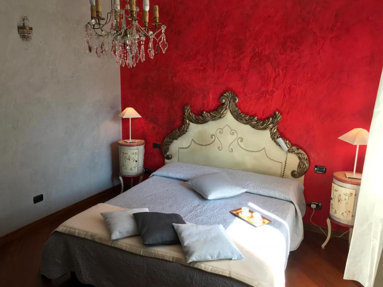 Bed and Breakfast Il Sasso Bianco Comerio Esterno foto