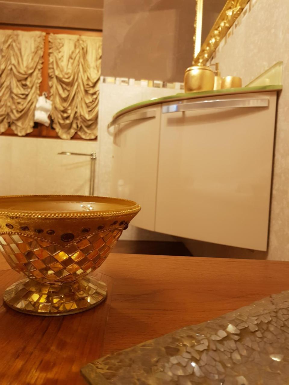 Bed and Breakfast Il Sasso Bianco Comerio Esterno foto