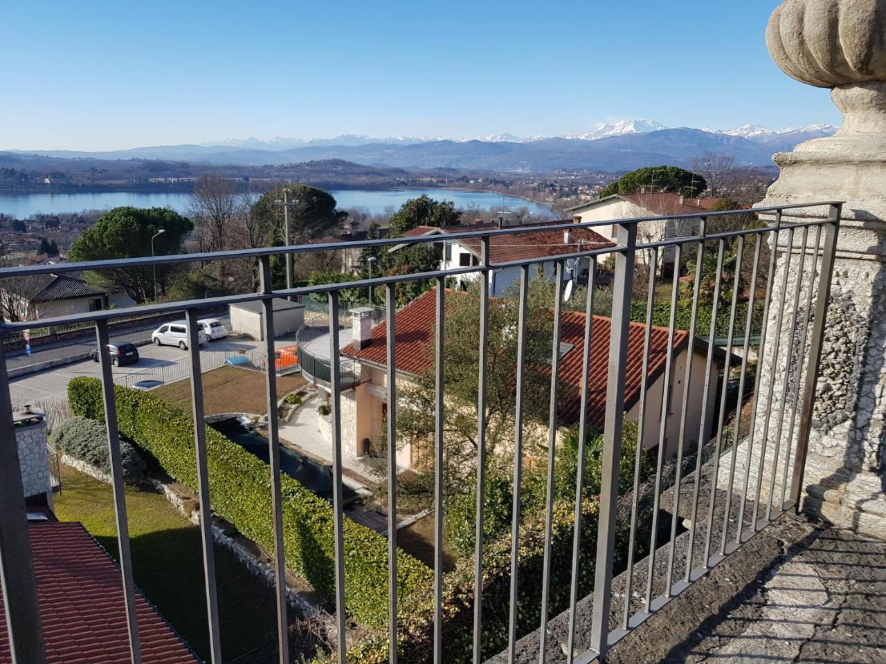 Bed and Breakfast Il Sasso Bianco Comerio Esterno foto