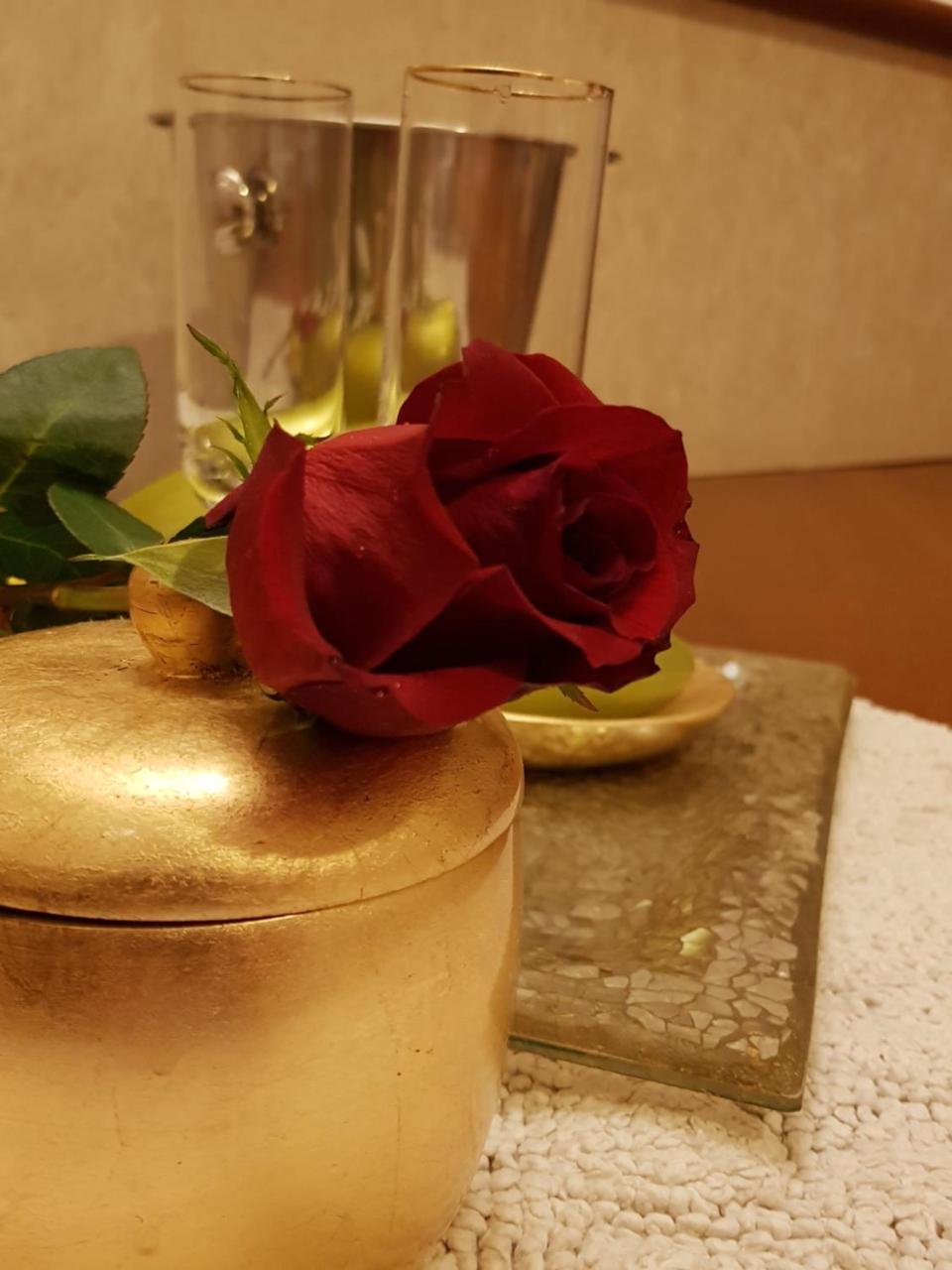Bed and Breakfast Il Sasso Bianco Comerio Esterno foto