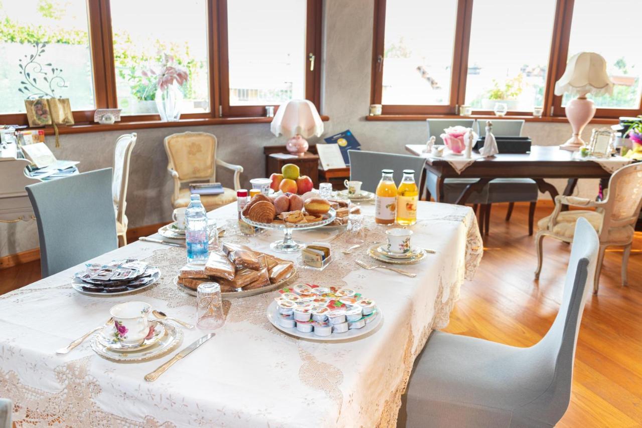 Bed and Breakfast Il Sasso Bianco Comerio Esterno foto