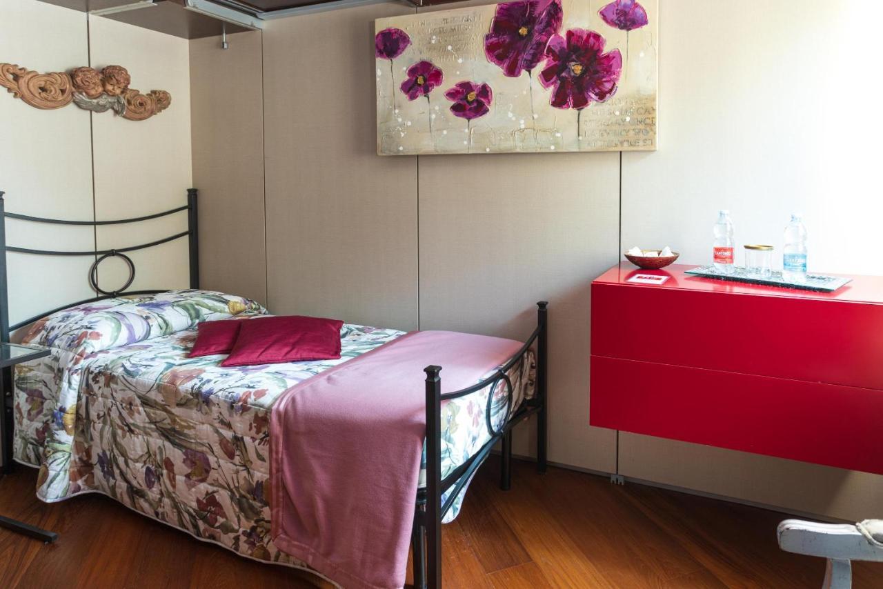 Bed and Breakfast Il Sasso Bianco Comerio Esterno foto