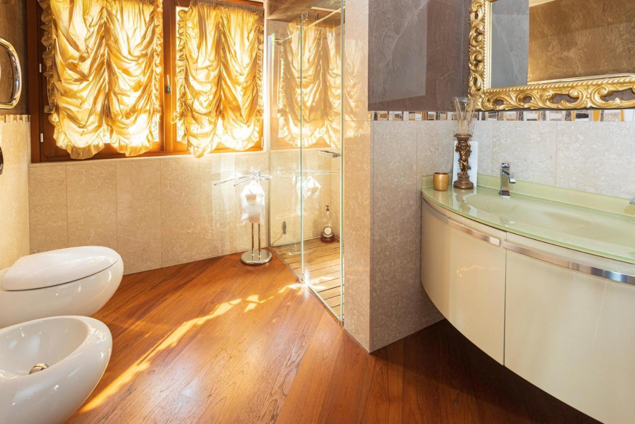 Bed and Breakfast Il Sasso Bianco Comerio Esterno foto